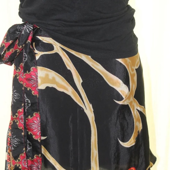 Short Reversible Vintage Sari Wrap Skirt, Like New - Picture 4 of 5